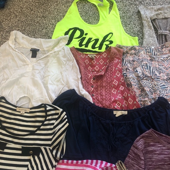 CLOTHING BUNDLE - Picture 3 of 5